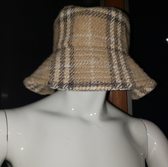 Burberry Accessories - Burberry Sz M bucket hat